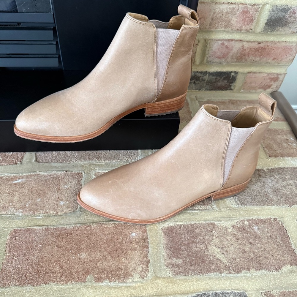 Almond Nisolo Eva Everyday Chelsea Boot